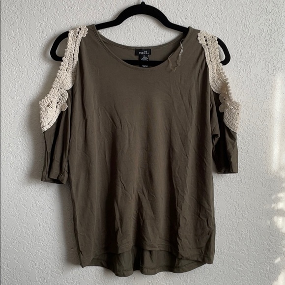 Open Shoulder Top - Picture 3 of 7